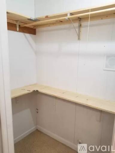 Main picture of 2225 S 43rd St