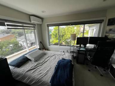 Main picture of 835 N Raymond Ave