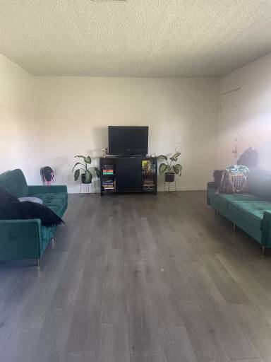 Main picture of 880 Greenfield Ave