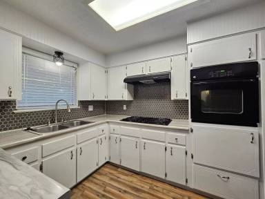 Main picture of 2307 Zinnia Ct