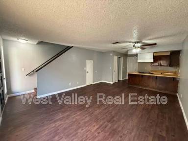 Main picture of 203 W Ash St