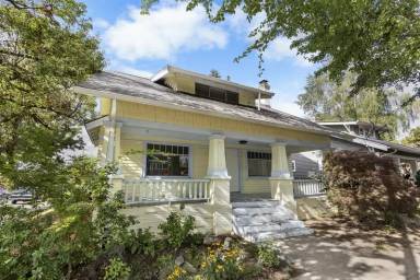 Main picture of 4605 SE Division St