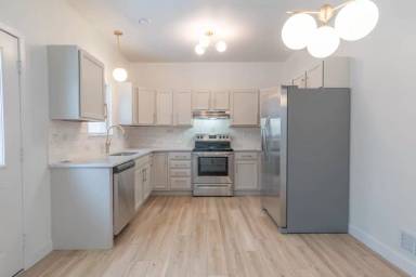 Main picture of 119 River St