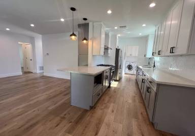 Main picture of 8045 Darby Ave
