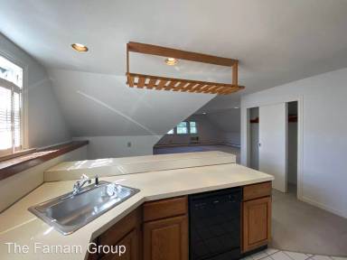 Main picture of 561 Whitney Ave