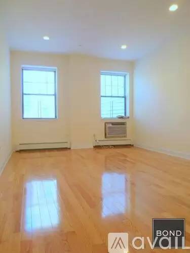 Main picture of 101 Clinton St