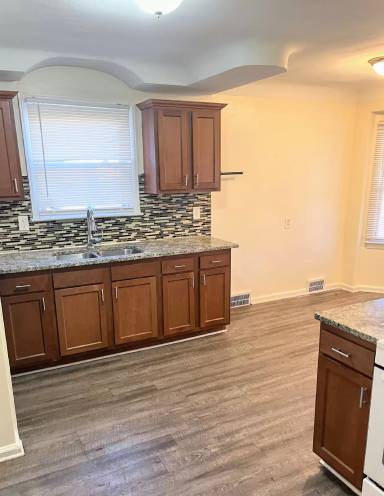 Main picture of 16873 Ferguson St