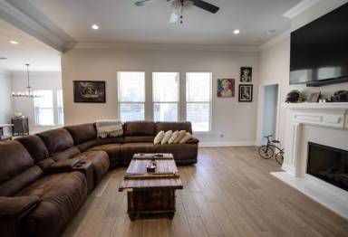 Main picture of 5689 Oak Haven Ln