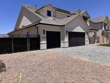 Main picture of 2933 E Yavin Way