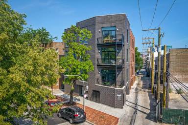 Main picture of 1050 W Cornelia Ave