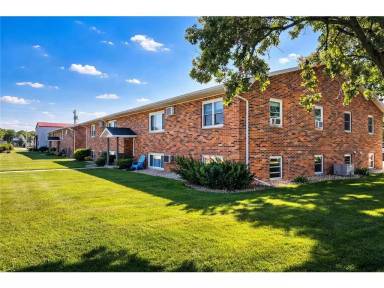 Main picture of 102 Lake Ave S