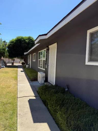 Main picture of 445 S 2nd St