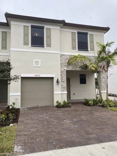 Main picture of 10205 SW 231st Ln