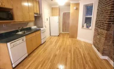 Main picture of 527 W 48th St