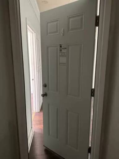 Main picture of 51 E 16th St