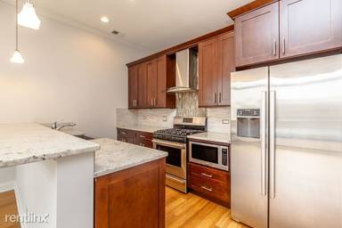 Main picture of 1002 W Van Buren St
