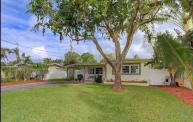 Main picture of 904 NE 26th Ave