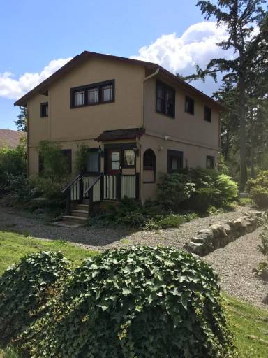 Main picture of 105 125th St E