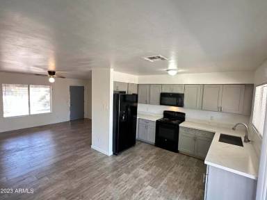 Main picture of 303 W Mesquite St