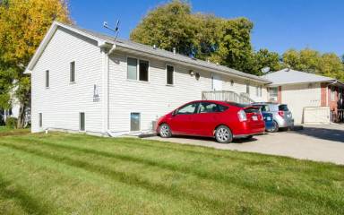 Main picture of 1007 Lincoln Way