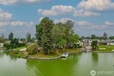 Main picture of 2609 W Lakeside Dr
