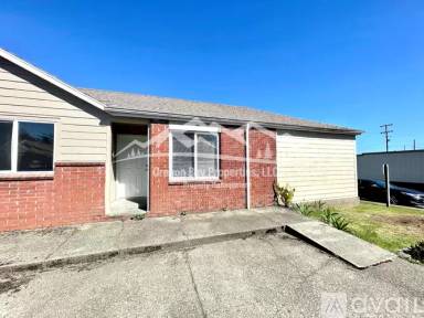 Main picture of 920 Winchester Ave