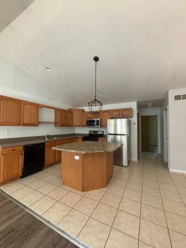 Main picture of 413 S Kendall Ave