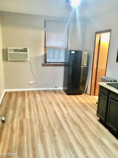 Main picture of 3524 N Marshfield Ave