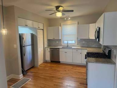 Main picture of 303 S Quaker Ln