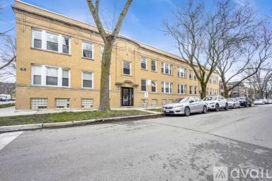 Main picture of 3600 N Oakley Ave