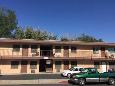 Main picture of 401 E 7th St