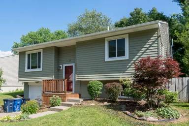 Main picture of 2135 Winewood Ave