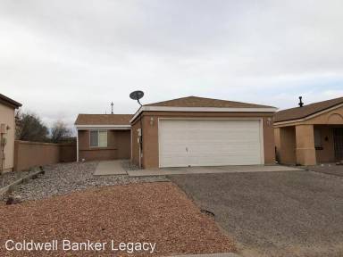 Main picture of 816 Rebecca Loop NE