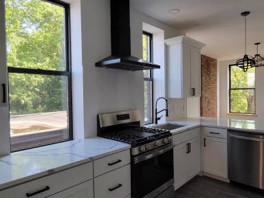 Main picture of 822 River St