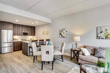 Main picture of 225 W Division St