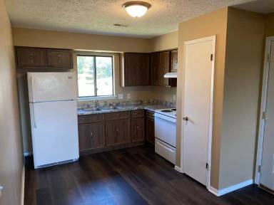 Main picture of 465 W James St