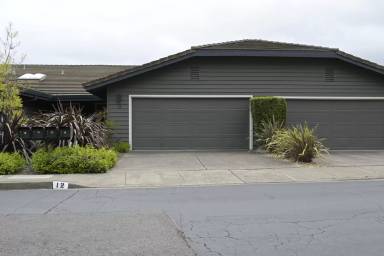 Main picture of 12 Heritage Dr
