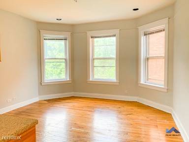 Main picture of 1505 N Hoyne Ave