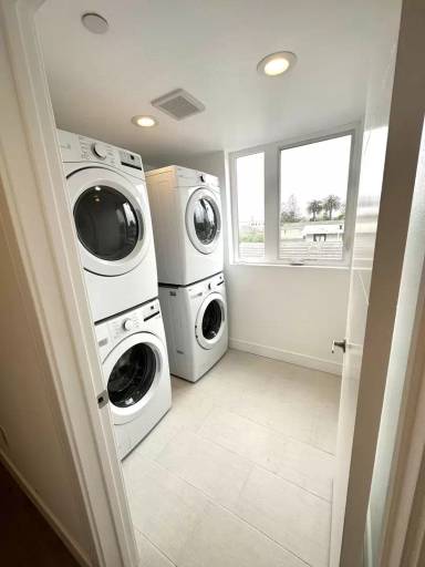 Main picture of 1543 W 37th Pl