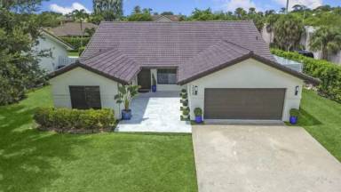 Main picture of 1598 SW 19th St