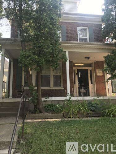Main picture of 527 E College St