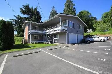 Main picture of 81 SW 2nd St