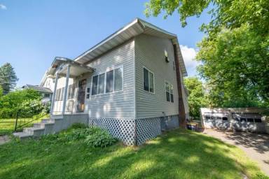 Main picture of 324 Lennox St