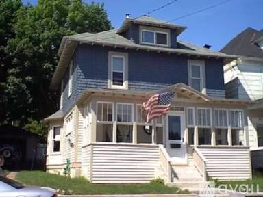 Main picture of 809 W Franklin St