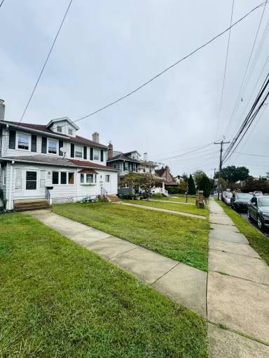 Main picture of 213 E Winona Ave