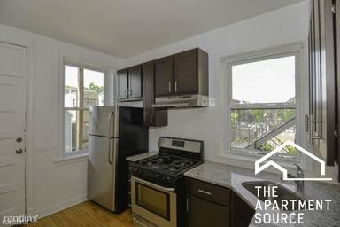 Main picture of 821 W Newport Ave