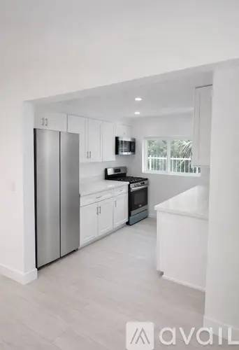 Main picture of 324 S Kenmore Ave