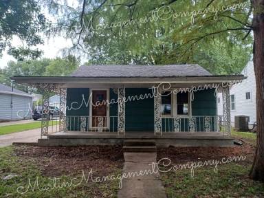 Main picture of 1618 S Sneed Ave