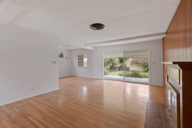 Main picture of 7102 Mammoth Ave