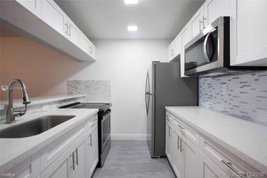 Main picture of 10700 SW 108th Ave